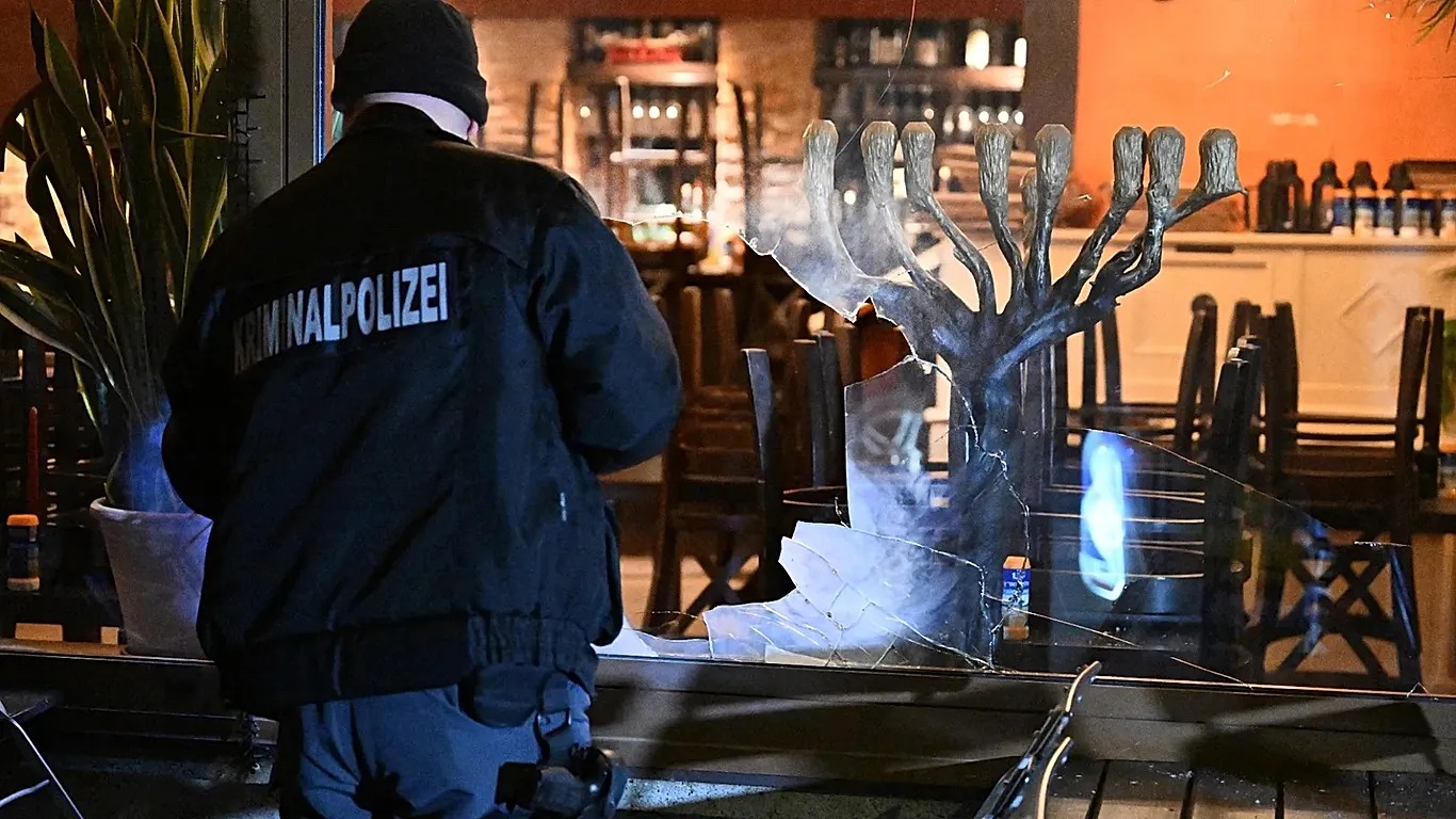 Israeli restaurant targeted in suspected antisemitic attack in Munich

