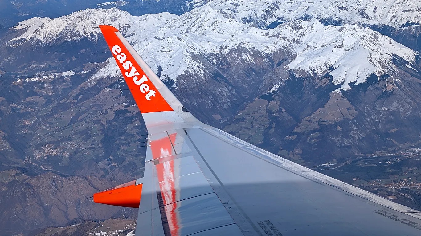 EasyJet rejects €5.9bn takeover offer from US private equity firm
