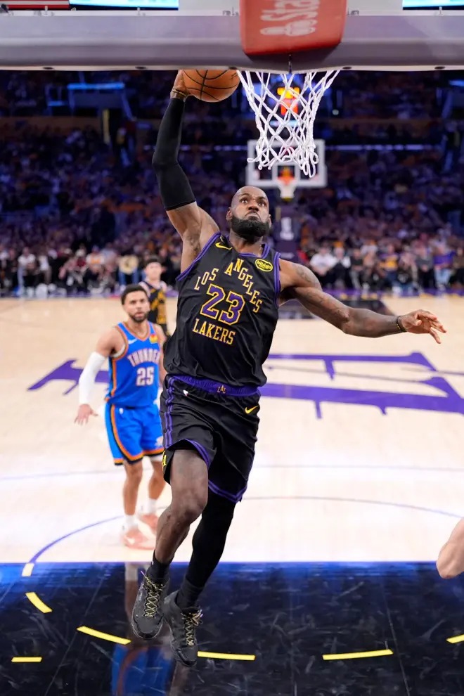 The NBA looks at the end of the LeBron James era after the Thunder's sweep: "I don't know what the future holds for me"
