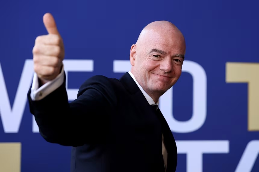 Infantino apologizes for ‘mistakes’ but retains FIFA’s backing at crisis meeting
