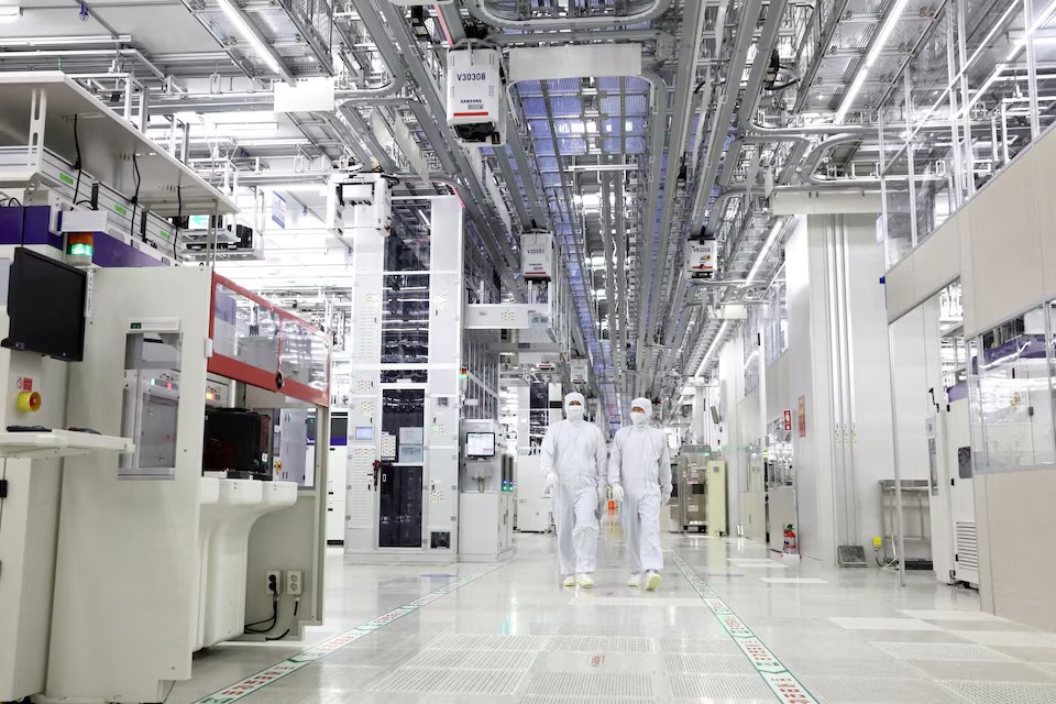 Samsung sees chip shortage extending to 2028, touts long-term supply deals
